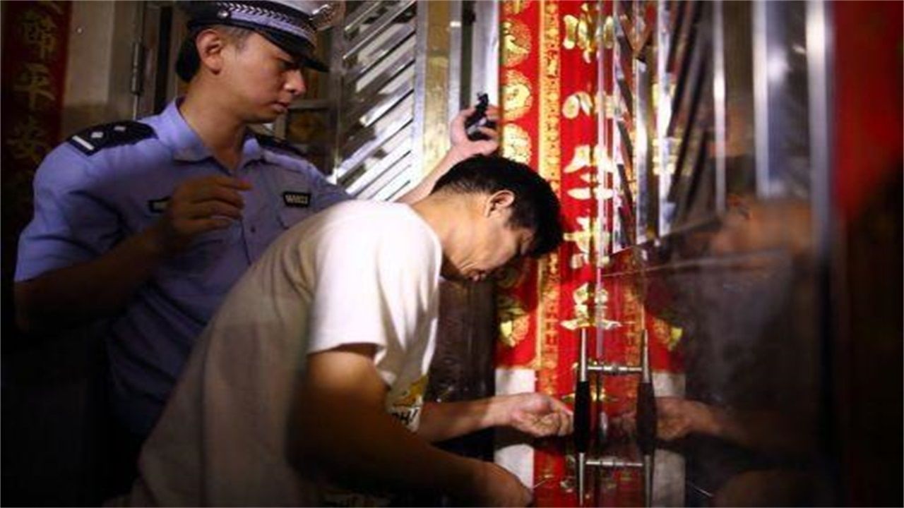 资阳请开锁师傅开了锁后，师傅